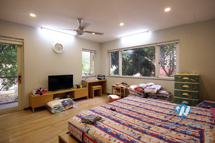 3 floors house for rent in Tay Ho district,Ha Noi
